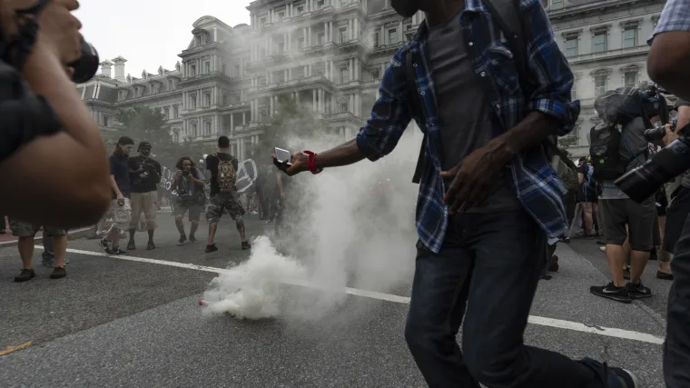 Oglasila se i Ivanka Trump: Ispred Bijele kuće okupilo se 20-ak nacista