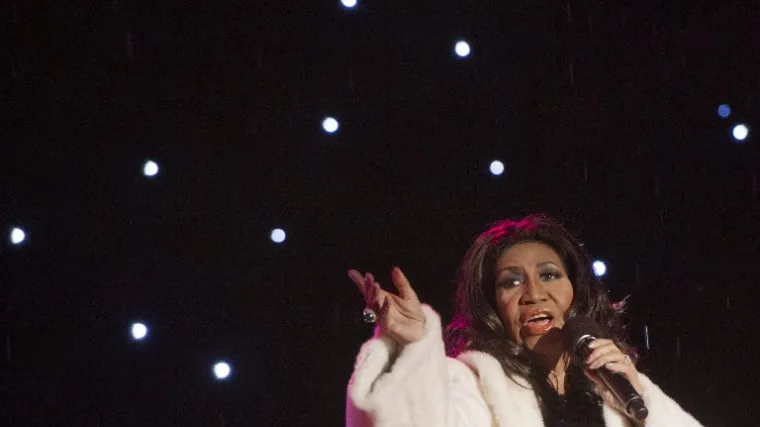 Obitelj i fanovi legendarne soul pjevačice mole se za čudo