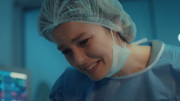 Hulija i Kerim odluče odseliti u novu kuću dok Hazer saznaje da mu je sestra počinila suicid (Djevojka sa sela)