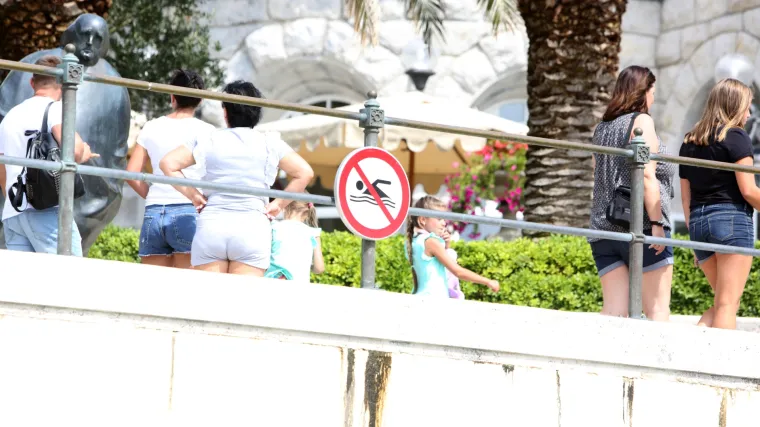 Kupače u Opatiji dočekalo neugodno iznenađenje: Kupalište Slatina zatvoreno zbog zagađene vode