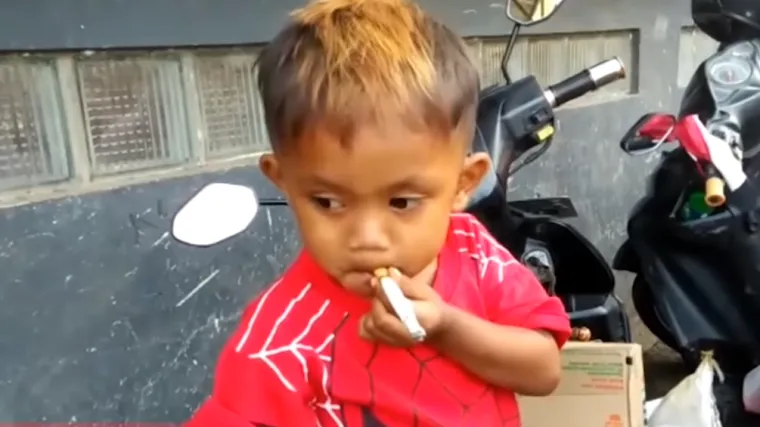 VIDEO Ima samo dvije godine i pu&scaron;i 40 cigareta na dan: 'Ako mu zabranim, ima izljeve bijesa'