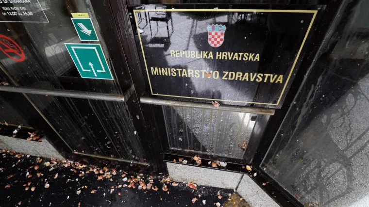 Gađali Kujundžićevo ministarstvo jajima: Priveden supredsjednik 'Slobodne Hrvatske'