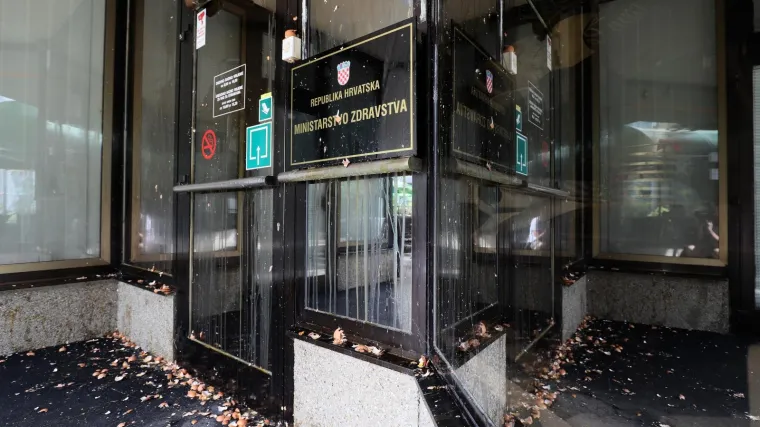 Prekr&scaron;ajne prijave protiv četvorice počinitelja: Gađali ministarstvo jajima