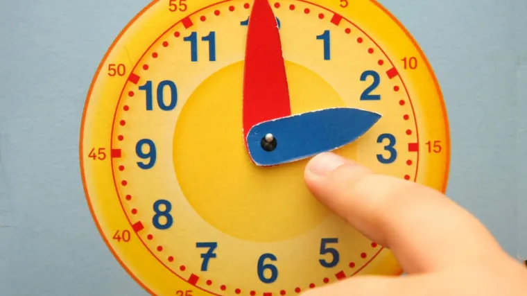 Mislite da treba ukinuti pomicanje sata? EU je pokrenula anketu, jo&scaron; imate malo vremena za glasanje