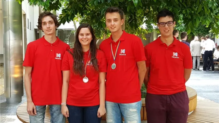 Mladi hrvatski informatičari osvojili srebrnu i brončanu medalju na olimpijadi u Var&scaron;avi