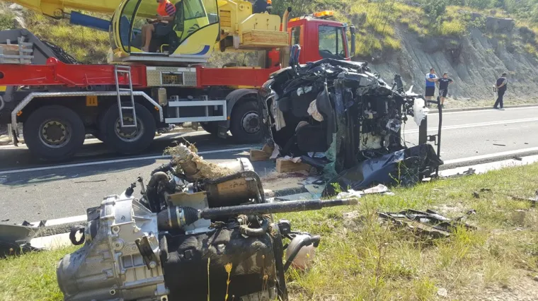 Uznemirujuće fotografije sudara na Istarskom ipsilonu: Jedna osoba poginula, vi&scaron;e ozlijeđenih