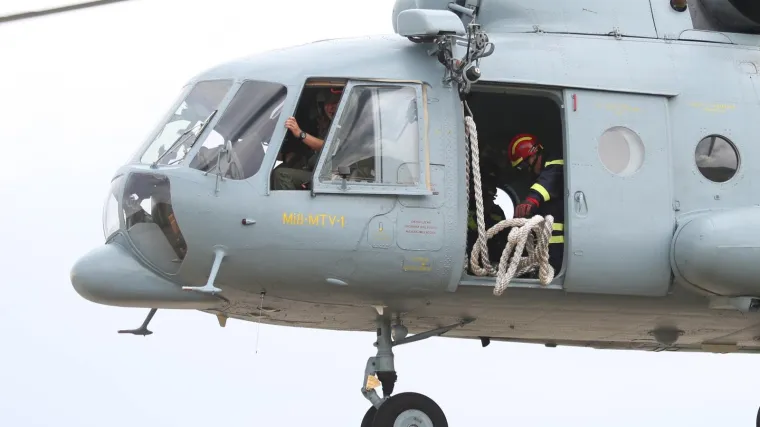 Tri sata spa&scaron;avanja ozlijeđenog planinara, nakon &scaron;to se odlomio komad stijene, visio je na užetu kolege