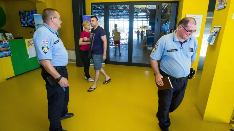 FOTO U požaru na vukovarskom bazenu izgorjela sauna, nema ozlijeđenih