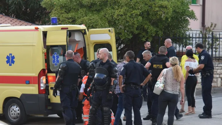 FOTO Drama u Puli: Zatočio ženu i prijetio da će je ozlijediti, na kraju je ranio sebe