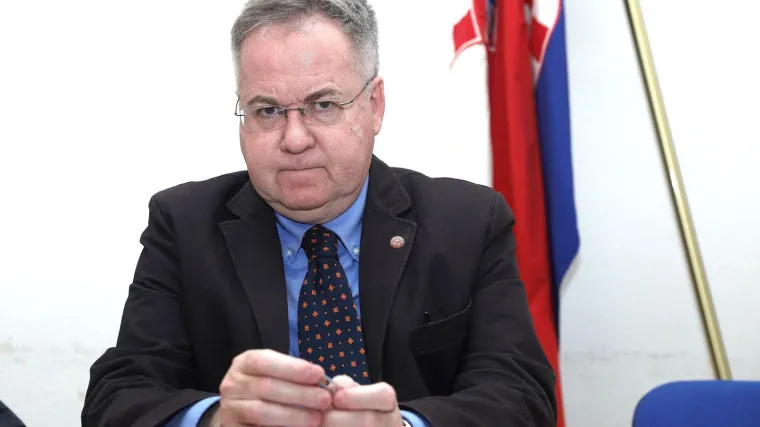 Poznati novinar prijavio prijetnje smrću: 'Poslana mi je poruka u kojoj ustaša drži zaklanu glavu Srbina'