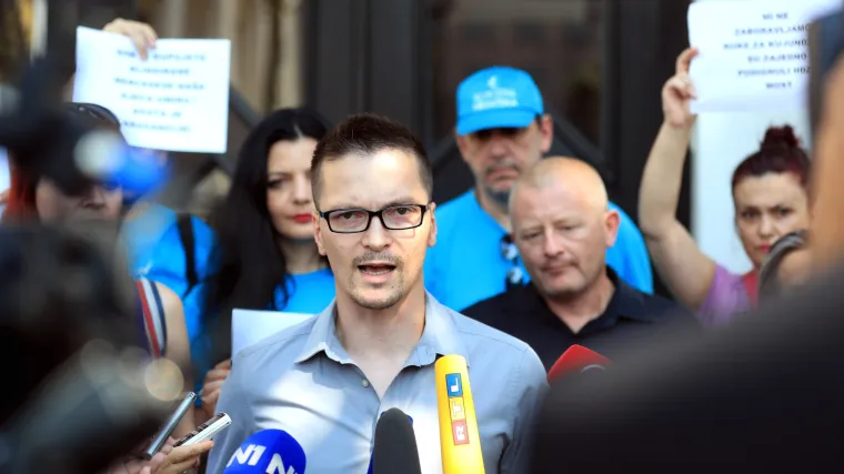 Od Plenkovića traže smjenu Kujundžića: 'Kao ministar je koristan kao i vreća brašna'