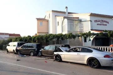 POKOSIO SVE PRED SOBOM: Pogledajte prizore lančanog sudara koji je izazvao mladić kod Vodica