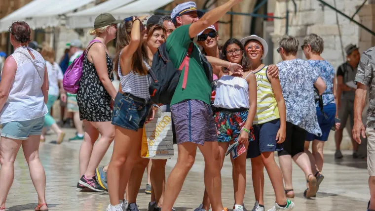 Istražili smo: Znaju li na&scaron;i turisti koje su najvažnije vijesti i &scaron;to muči Hrvate