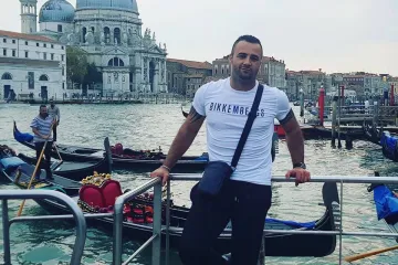 Bio je vojnik, a nedavno je pao zbog dilanja droge