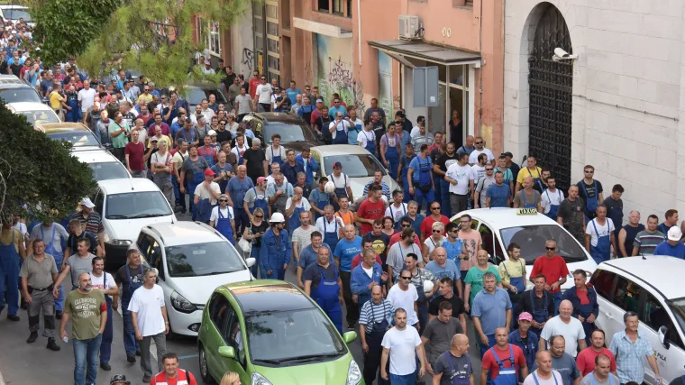 Radnici Uljanika opet na ulicama: 'Plaće ni danas neće biti, sutra nastavljamo sa &scaron;trajkom'