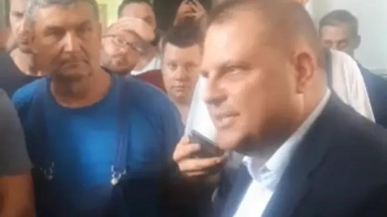 'Da imate morala podnijeli biste ostavku!'