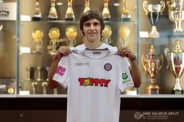 Ofenzivni veznjak Benfice predstavljen na Poljudu