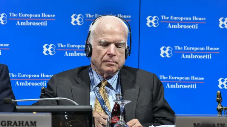 Obamin protukandidat iz 2008. i američki senator prekinuo liječenje tumora mozga