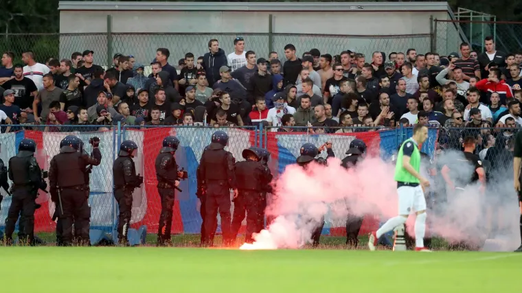 Kaos u Zapre&scaron;iću, bačen i suzavac