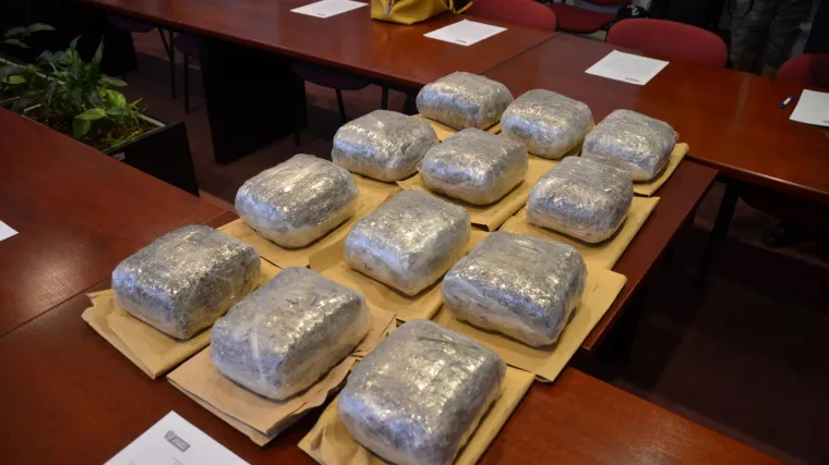 &Scaron;ibenska policija zaplijenila veliku količinu narkotika i gotovine u Tisnom