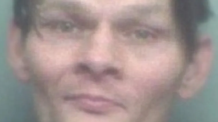 Zatvorenici su ga gotovo ubili konzervama tune