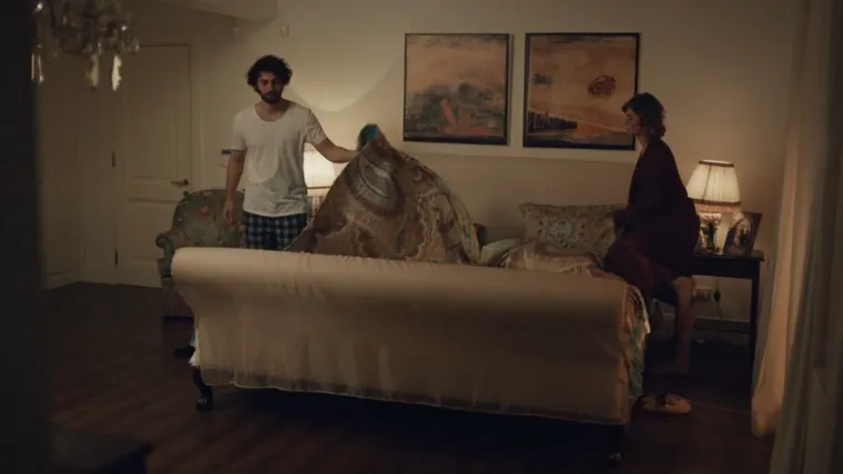 Hulija nikako da se smiri i posveti samo Kerimu i djeci (Djevojka sa sela)