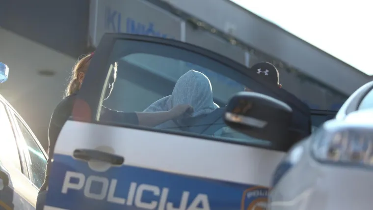 FOTO Skrivio te&scaron;ku prometnu nesreću: Kameničkog pustili iz bolnice i odveli ga u Heinzelovu