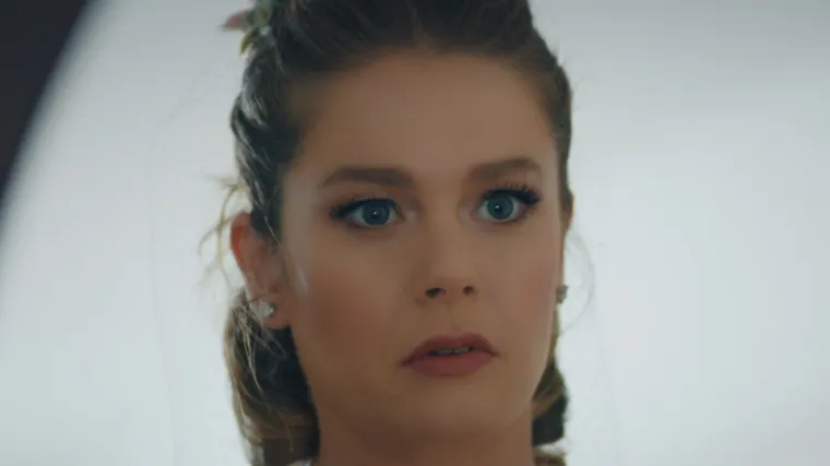 U finalnoj epizodi Hulija sprema osvetu Kerimu koji ju je ostavio u prvoj bračnoj noći (Djevojka sa sela)