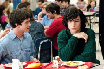 Priča o prijateljstvu povučenog 15-godišnjaka koji je tek na početku srednje škole i dvoje tinejdžera koji ju završavaju (Charlijev svijet)