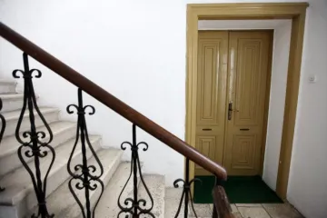 Policija došla po mladića jer je psovao u vlastitoj kadi, ali kad su čuli što radi susjedima...