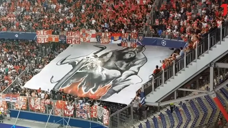 Bradati četnik kolje austrijskog bika i okreće ga na ražnju