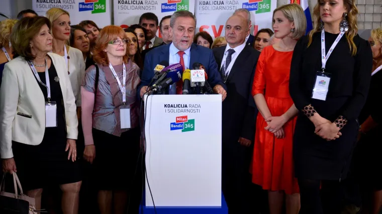 Oko sebe ima najvi&scaron;e žena, a jo&scaron; uvijek nije naučio da je po&scaron;tovanje ne&scaron;to vi&scaron;e od poklanjanja ruža za 8. mart