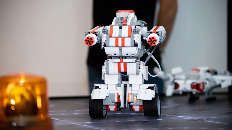 Mi Robot Builder: Tehnologija koja spaja u fokusu je nove kampanje Tele2