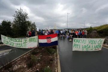 Prosvjednici blokirali ulaze u Županijsko odlagalište otpada Marišćina