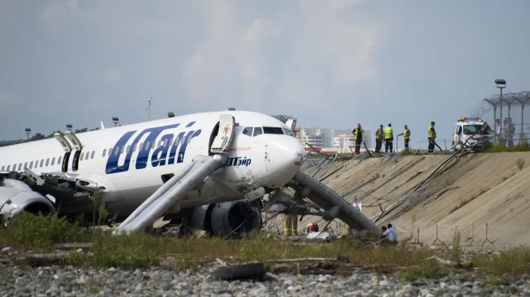 VIDEO Boeing proma&scaron;io pistu i zapalio se: 18 ozlijeđenih, radnik na aerodromu umro od srčanog udara