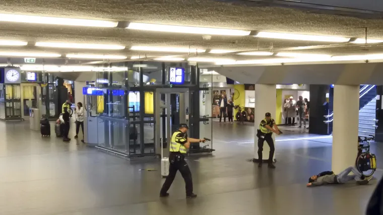 Afganistanac (19) nožem nasrnuo na dvoje ljudi: 'Razmatraju se svi scenariji pa i terorizam'