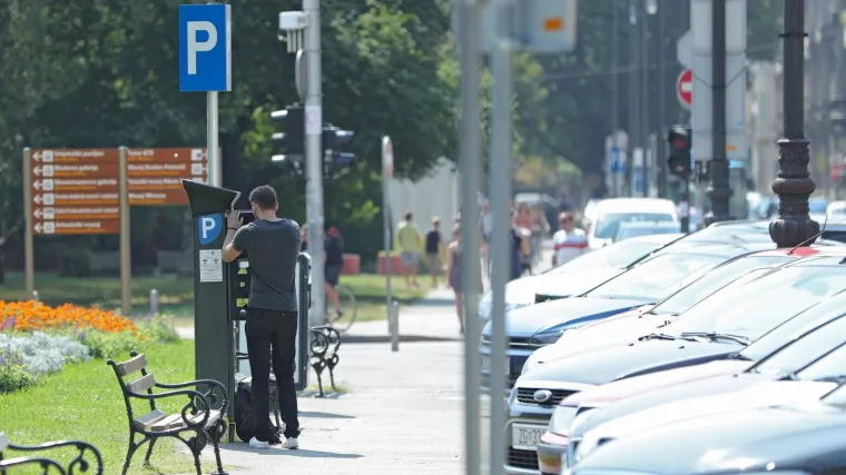 Najbolji prijevod u Dalmaciji: Na jednom parkirnom aparatu morate pritisnuti 'BOTUN'