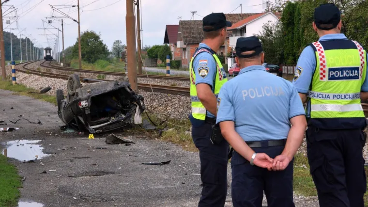 Poginuo 200 metara od kuće: Otac dvoje djece svaki dan prelazio kobni pružni prijelaz