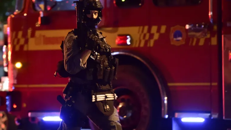 Tri osobe kritično: Upucao 10 osoba u San Bernardinu, u tijeku velika potraga za napadačem