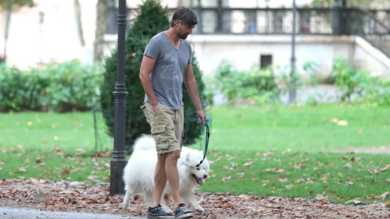 Pospani Goran Ivani&scaron;ević &scaron;eće psa svoje supruge Nives dok ona čuva trudnoću