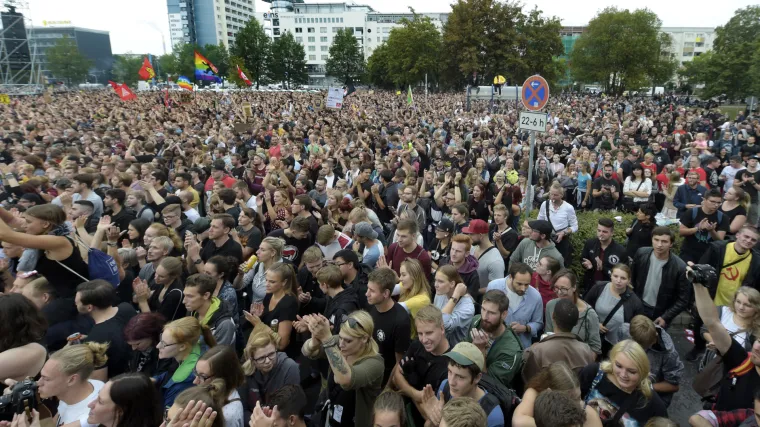 65.000 ljudi na prosvjedu: 'Merkel je kriva za nasilje ekstremne desnice'