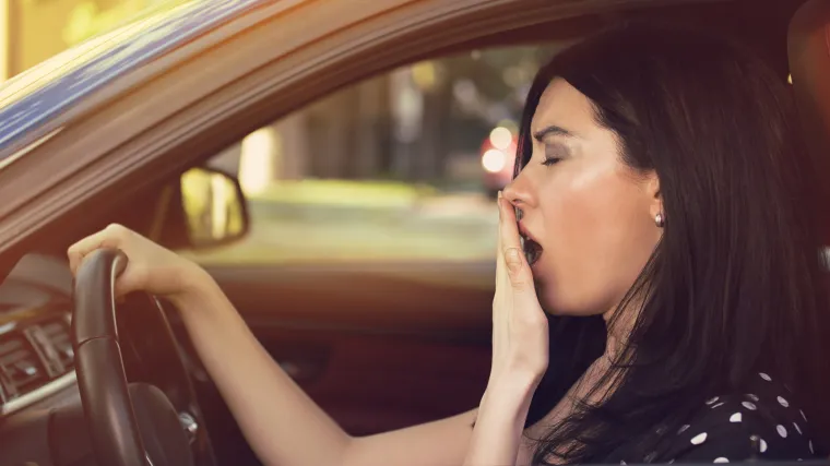 Drakonska kazna za neodgovornu vozačicu (24): Policija je opet uhvatila u vožnji bez vozačke!