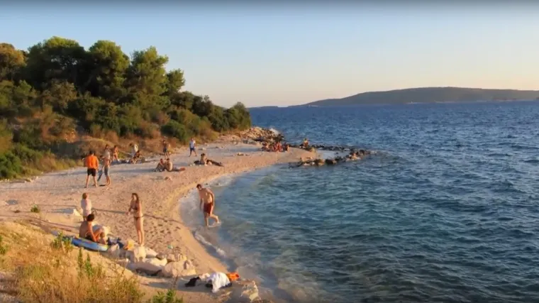 Debeli &scaron;takori i gomile smeća &scaron;okiraju turiste, a lokalne vlasti boli briga za to