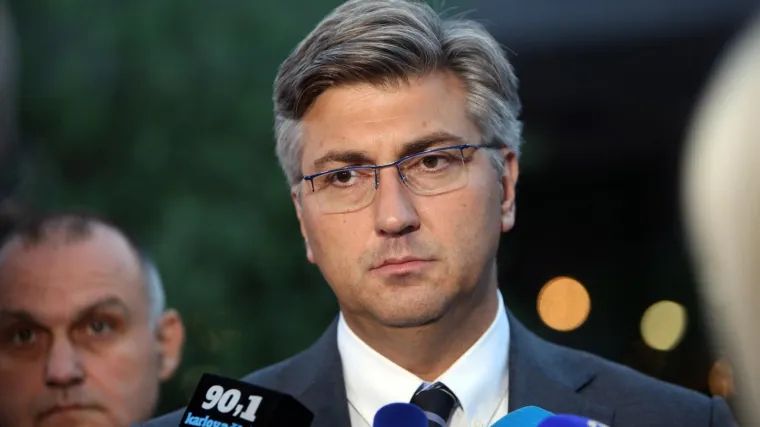 'Nećemo pasti, mi smo vladajuća većina'