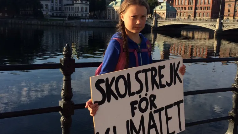 Ima samo 15 godina, a &scaron;trajka ispred doma političara: 'Uni&scaron;tavate moju budućnost'