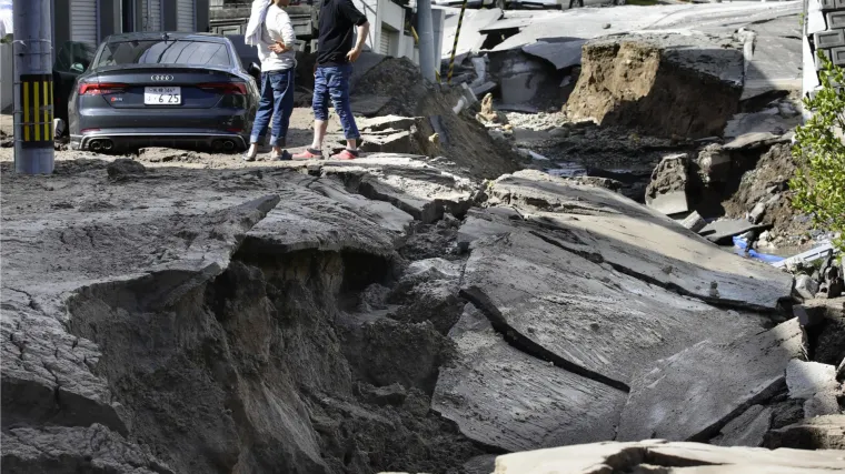 FOTO Panika u Japanu: Snažni potres izazvao klizi&scaron;te, ima ozlijeđenih, neki ostali zarobljeni