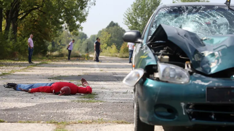 Stručnjaci u akciji! Pogledajte &scaron;to se dogodi kada pje&scaron;aka pogodi auto u brzini od 80 km/sat