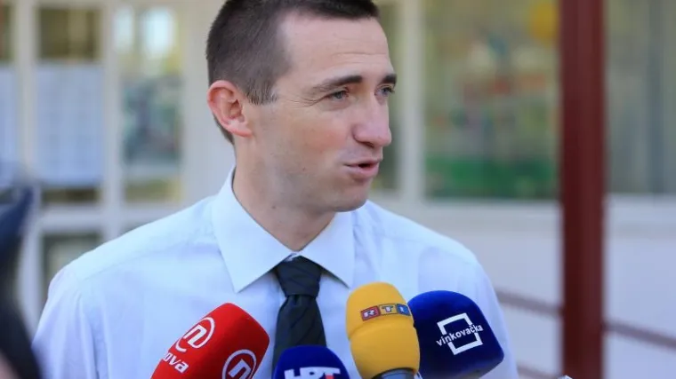 HDZ-ov gradonačelnik organizira prosvjed protiv institucija koje vode HDZ-ovi kadrovi