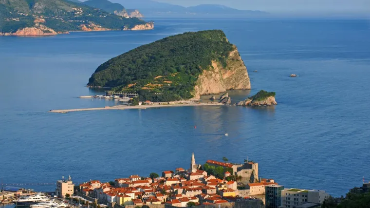 Možda da i na&scaron;i hotelijeri probaju: Hotel u Crnoj Gori isplatio radnicima bonus od 400.000 eura