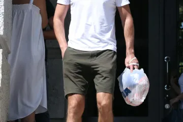 GORAN IVANIŠEVIĆ POSJETIO SUPRUGU I SINA U BOLNICI: Ponosni otac snimljen kako izlazi iz Petrove